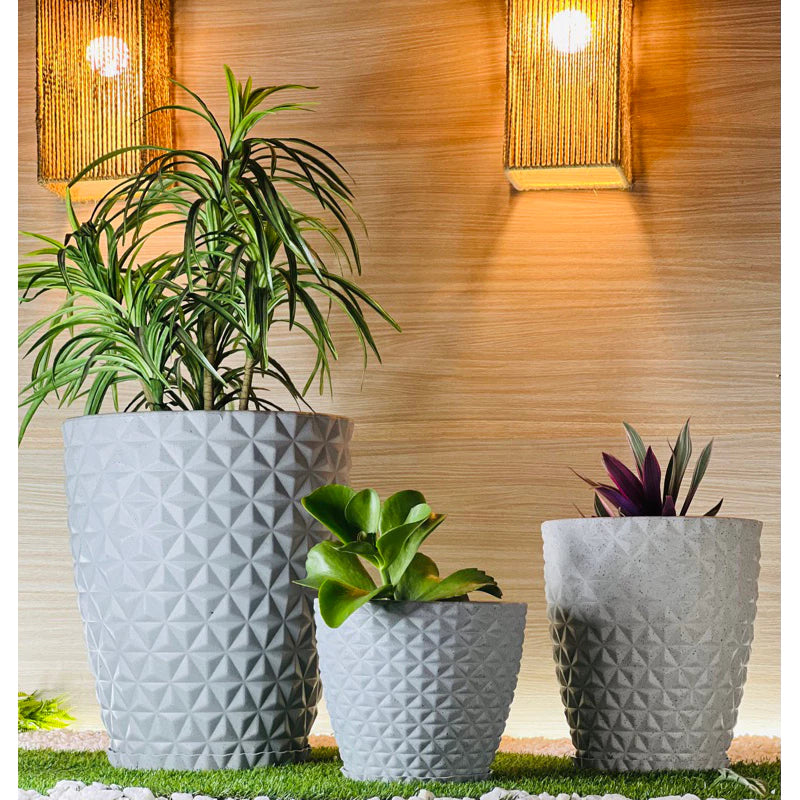 kit com 3 Vasos para plantas em Polietileno redondo diamante PP, P e M com pratos coletores