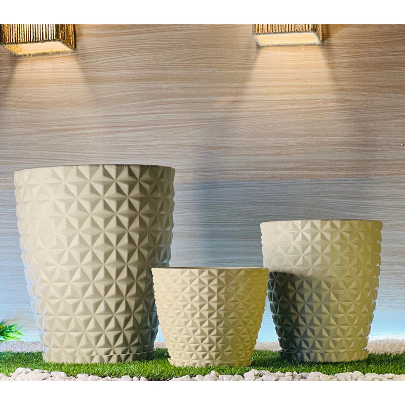kit com 3 Vasos para plantas em Polietileno redondo diamante PP, P e M com pratos coletores