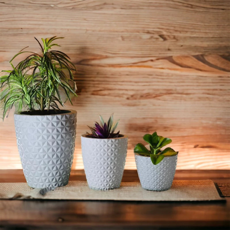 kit com 3 Vasos para plantas em Polietileno redondo diamante PP, P e M com pratos coletores